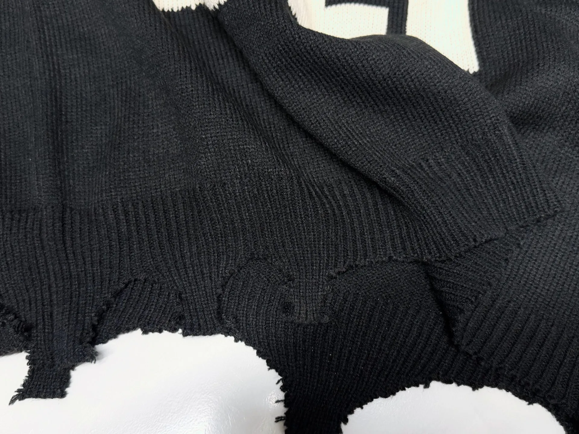 ❥4040#P240 New Saint Michael ✖️ KLF destroyed sweater made of black sheepskin material, KLF saint embroidery on the front, super visual impact! Distressed design, full of street feel, same style for men and women, a must-have for autumn and winter wear. Dark style + unique artistic sense, fashionable people and celebrities are picking it up, it looks cool if you wear it casually! Craftsmanship: The whole piece is cut and aged by hand, very slow! Weight: 900g Color: Black Size: S M L XL